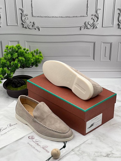Мужские замшевые лоферы Loro Piana бежевого цвета   