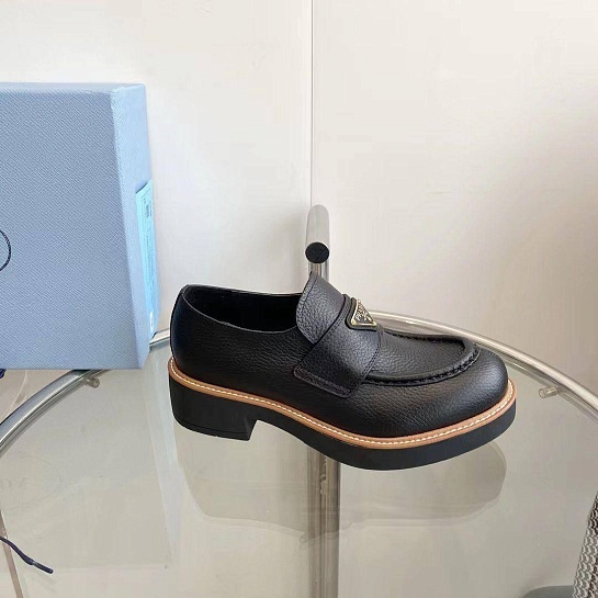 Женские кожаные лоферы Prada Premium - Black