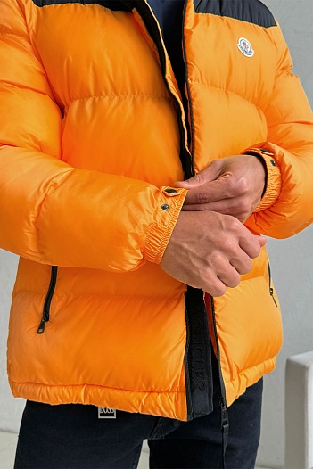 Утеплённая куртка Moncler Peuplier logo-patch - Orange / Black   