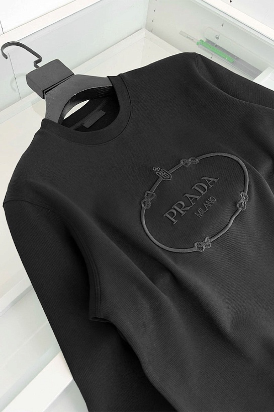 Мужской чёрный свитшот Prada logo-embroidered