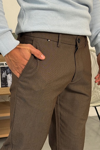 Мужские брюки Hugo Boss бежевого цвета   