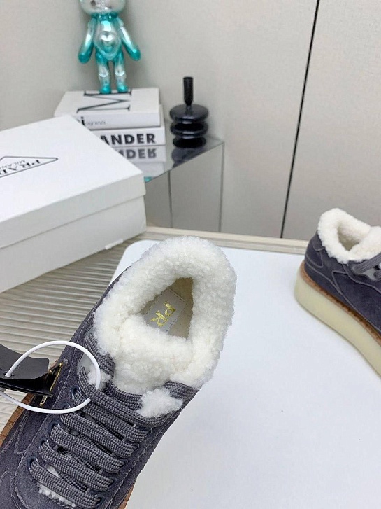 Женские замшевые кроссовки с мехом Prada premium - Grey