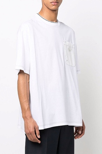 Белая оверсайз футболка Prada triangle logo chest pocket   