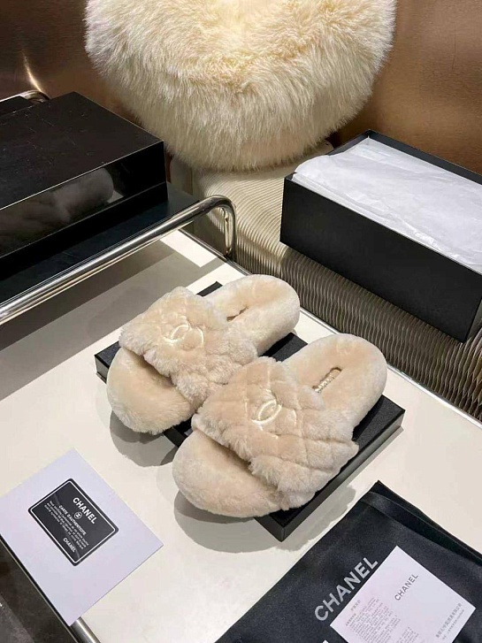 Женские меховые шлёпанцы Chanel Oran premium - Beige