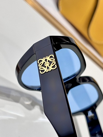 Солнцезащитные очки Loewe Anagram   