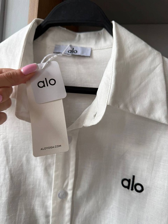 Женская рубашка белого цвета Alo