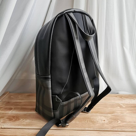 Кожаный чёрный рюкзак Burberry 40x30 см