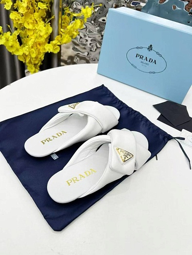 Женские кожаные шлёпанцы Prada белого цвета   