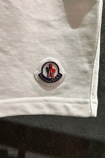 Мужские шорты Moncler белого цвета   