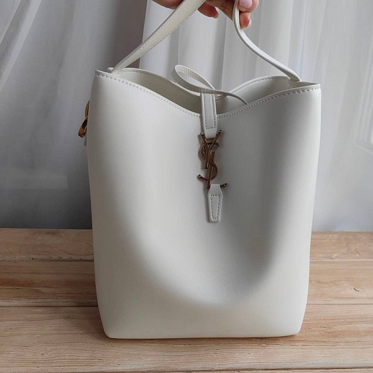 Кожаная белая сумка Yves Saint Laurent 27x30 см