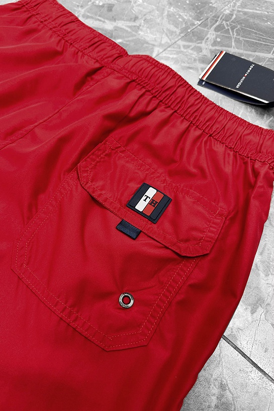 Мужские шорты Tommy Hilfiger красного цвета