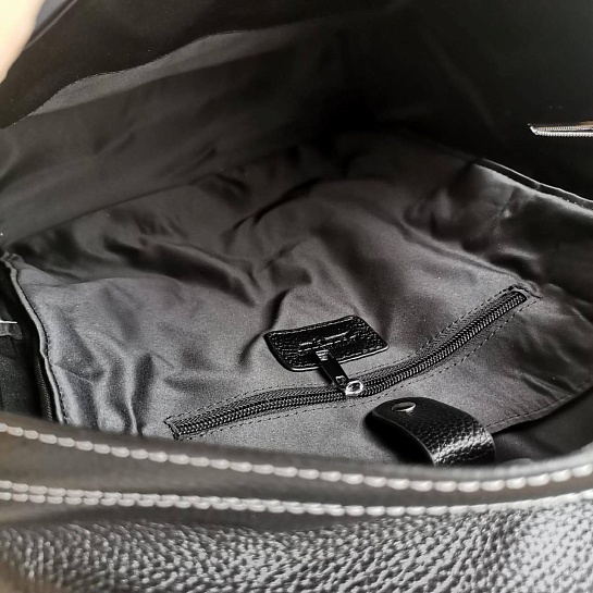 Кожаный чёрный рюкзак Burberry 40x30 см