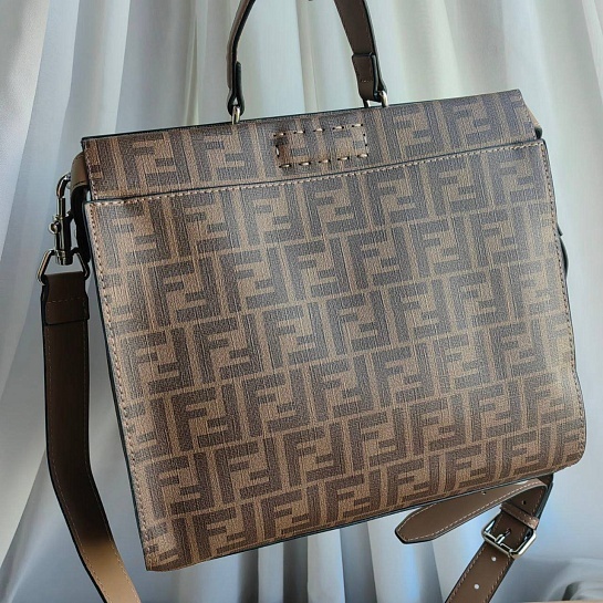 Женская кожаная сумка Fendi 30x26 см