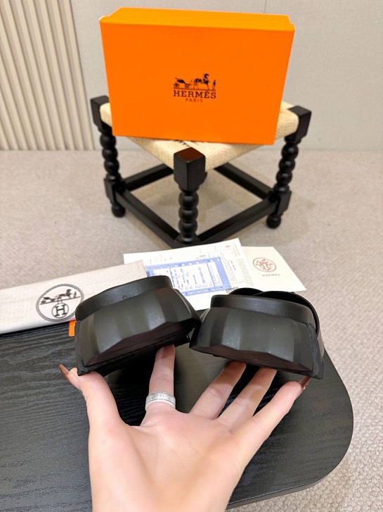 Кожаные шлёпанцы Hermes Infra