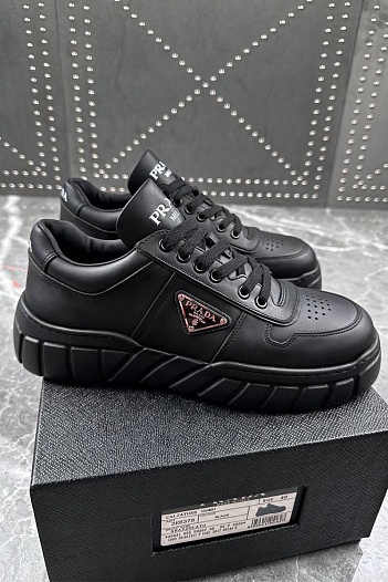 Кожаные кроссовки Prada logo-plaque - Black   