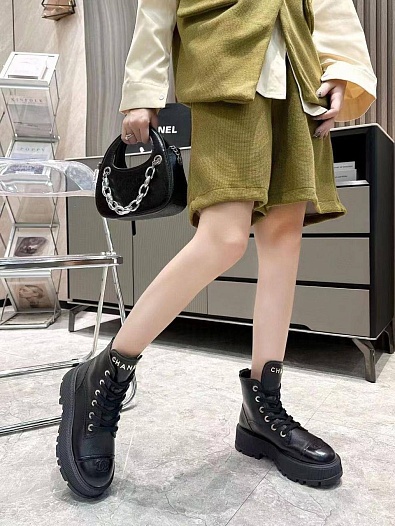 Женские ботинки чёрного цвета Chanel   
