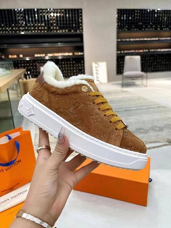 Женские замшевые кроссовки с мехом Louis Vuitton Time Out - Chestnut