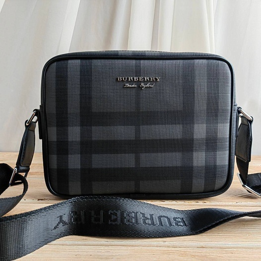 Кожаная сумка Burberry Muswell 22x17 см   