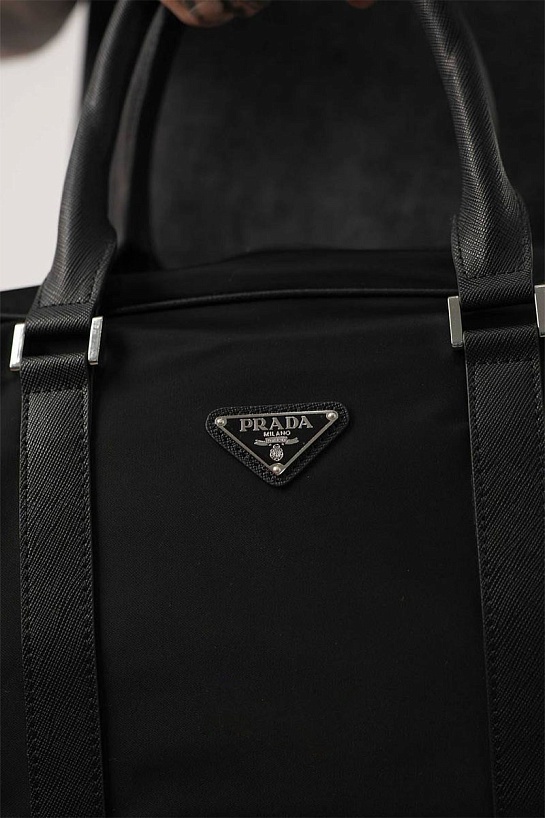 Дорожная чёрная сумка Prada logo-plaque 50x20 см