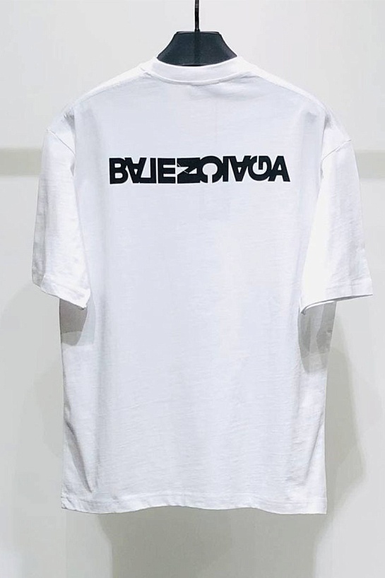 Белая оверсайз футболка Balenciaga