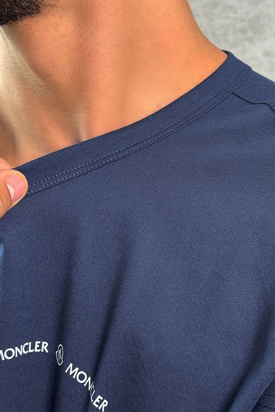 Тёмно-синяя брендовая футболка Moncler Logo Outline