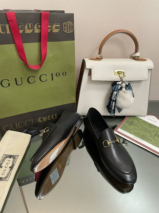 Женские кожаные лоферы Gucci чёрного цвета