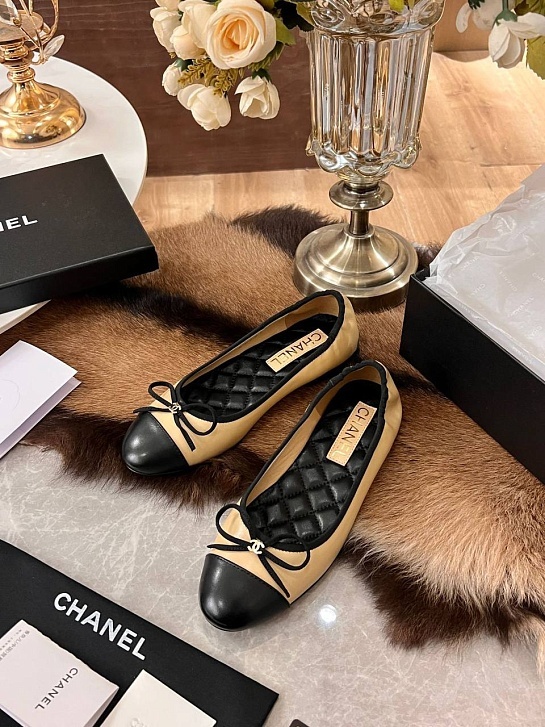 Женские балетки Chanel Flats - Beige / Black