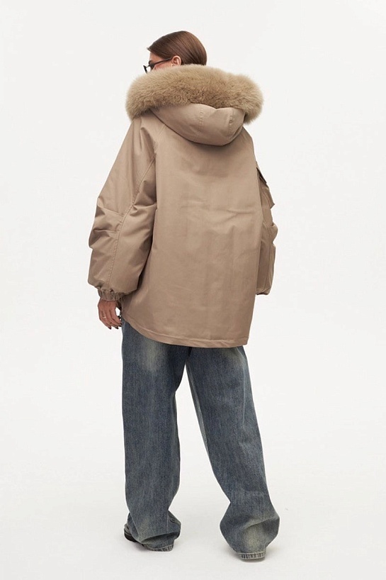 Женский бежевый пуховик с натуральным мехом Max Mara