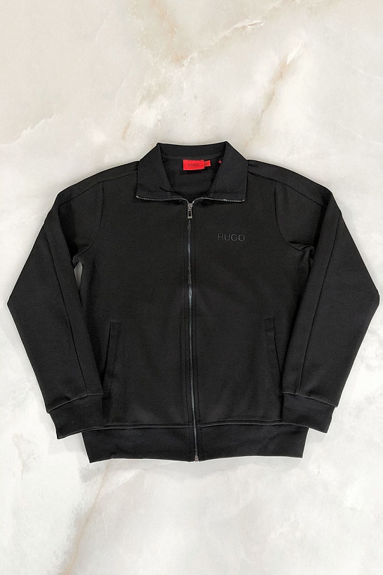 Мужской чёрный костюм Hugo Boss
