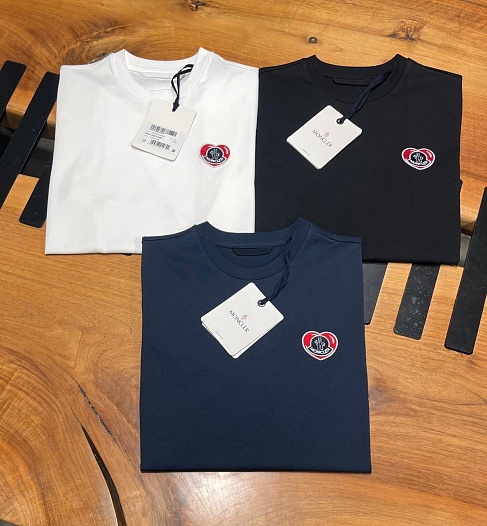 Мужская белая футболка Moncler Heart   