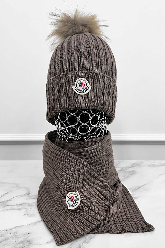 Комплект из шапки и шарфа коричневого цвета Moncler logo-patch