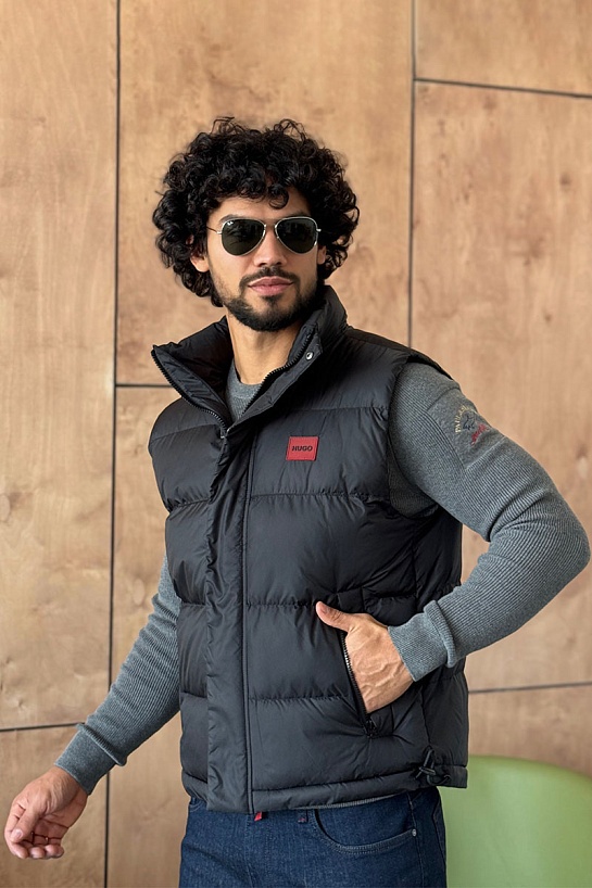 Мужской чёрный жилет Hugo Boss