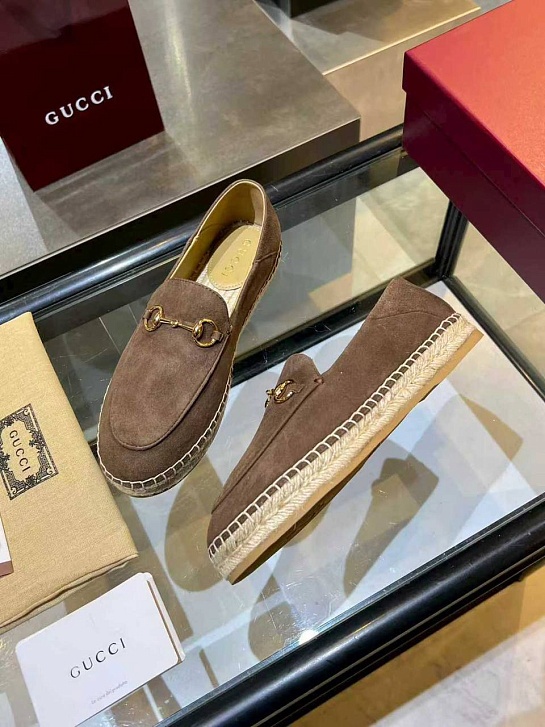 Женские замшевые лоферы Gucci GG Horsebit premium