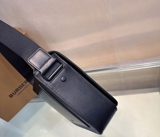 Кожаная сумка Burberry Alfred Premium 25.5x21.5x6.5 см