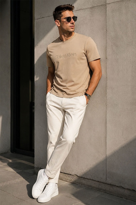 Бежевая футболка Calvin Klein embossed logo