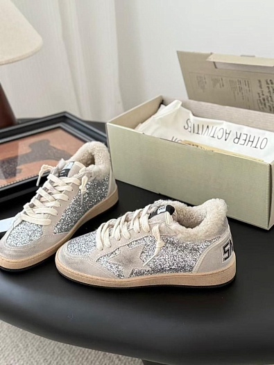 Женские кроссовки с мехом Golden Goose   