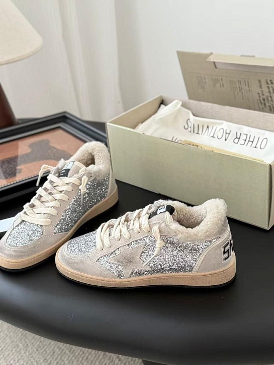 Женские кроссовки с мехом Golden Goose