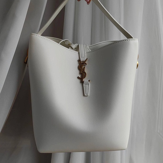 Кожаная белая сумка Yves Saint Laurent 27x30 см