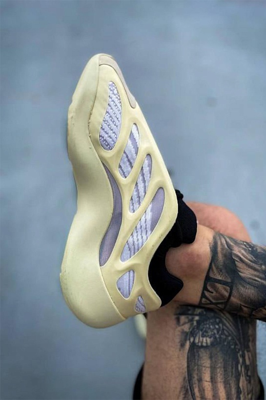 Кроссовки Adidas Yeezy Boost 700 V3 "Azael"