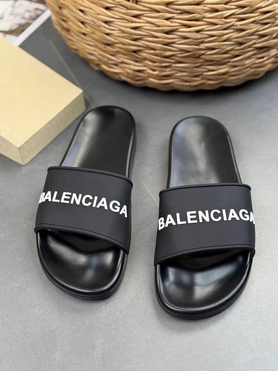 Мужские шлёпанцы Balenciaga embossed-logo
