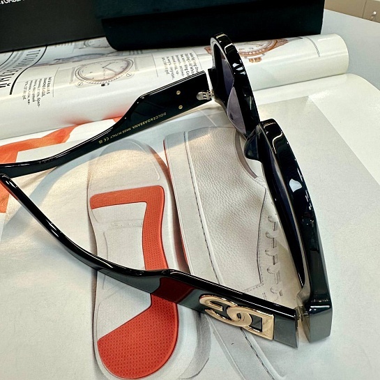 Женские сонцезащитные очки  Dolce & Gabbana чёрного цвета