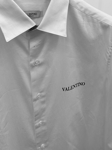 Мужская рубашка Valentino белого цвета   