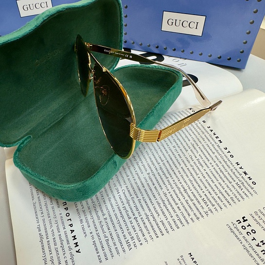 Солнцезащитные очки Gucci GG Monogram