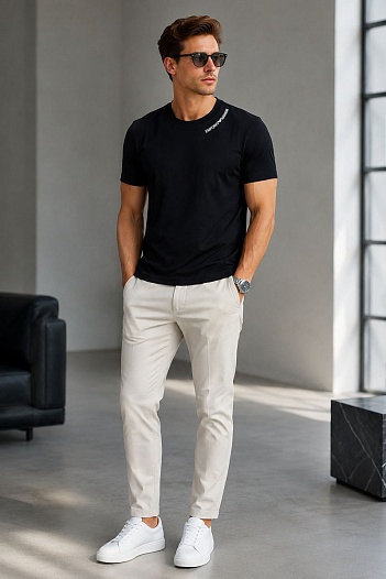 Чёрная футболка Emporio Armani logo-embroidered   
