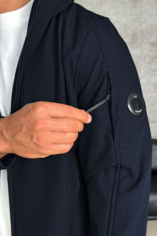 Синяя ветровка C.P. Company Pro-Tek lens detail