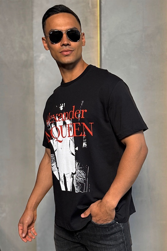 Мужская чёрная футболка Alexander McQueen logo-print