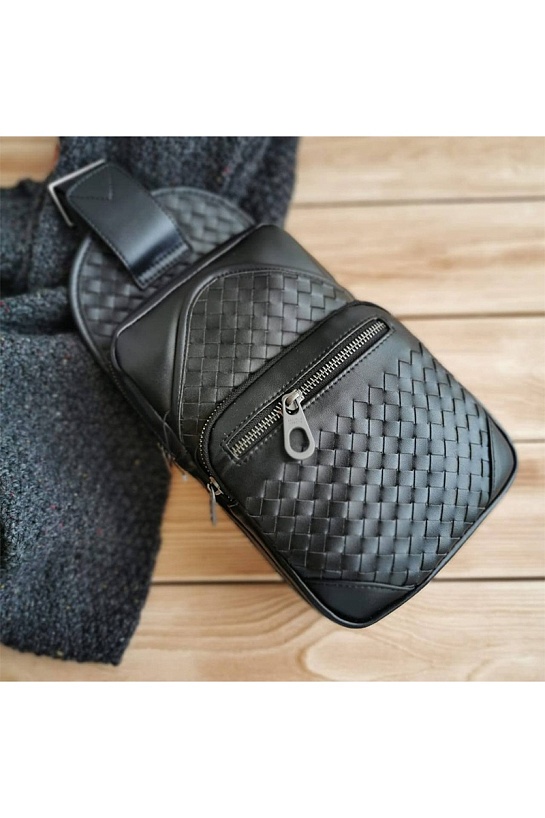 Кожаная чёрная сумка Bottega Veneta 33x17 см