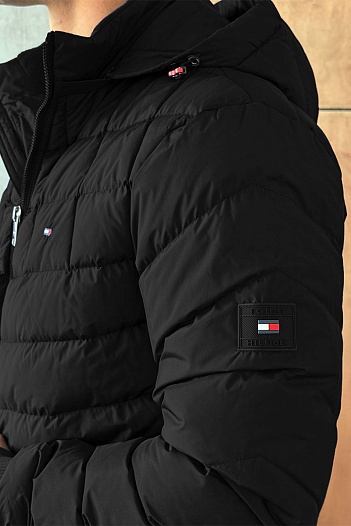 Куртка чёрного цвета Tommy Hilfiger logo-patch   