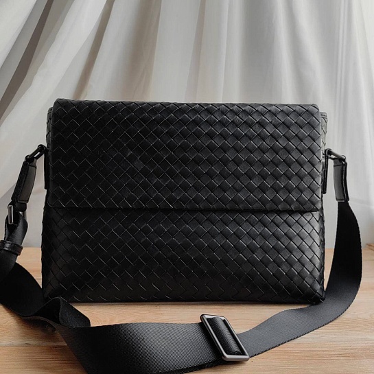 Кожаная сумка Bottega Veneta Intrecciato 31x22 см