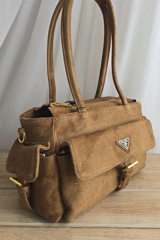 Замшевая сумка Prada 30x16 см